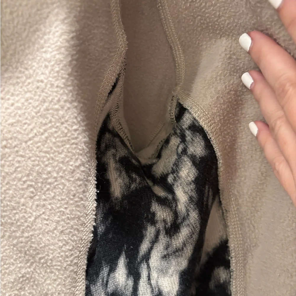 Lululemon Black and White Tie-Dye hooded zip-front Sweatshirt sz 10/ M - Picture 9 of 10